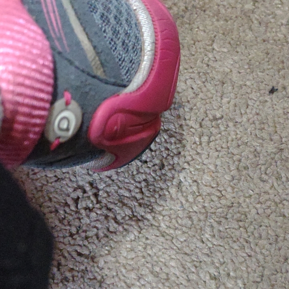 Tennis shoes - Picture 6 of 6